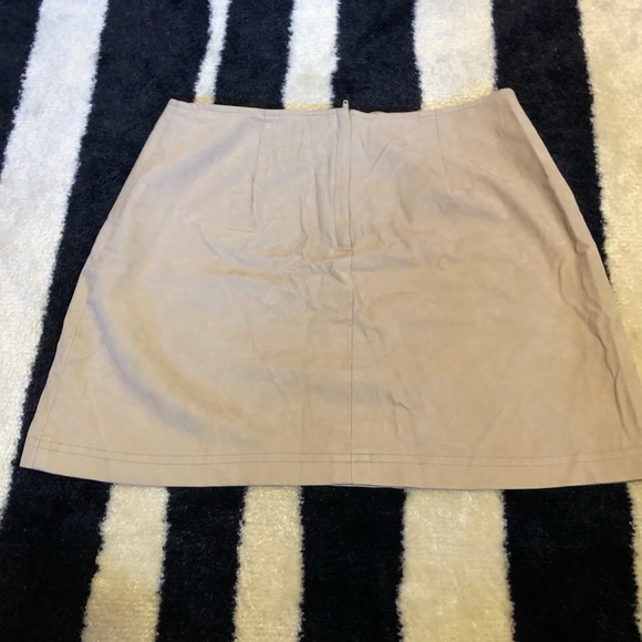 Express Suede Mini Skirt - Picture 3 of 3